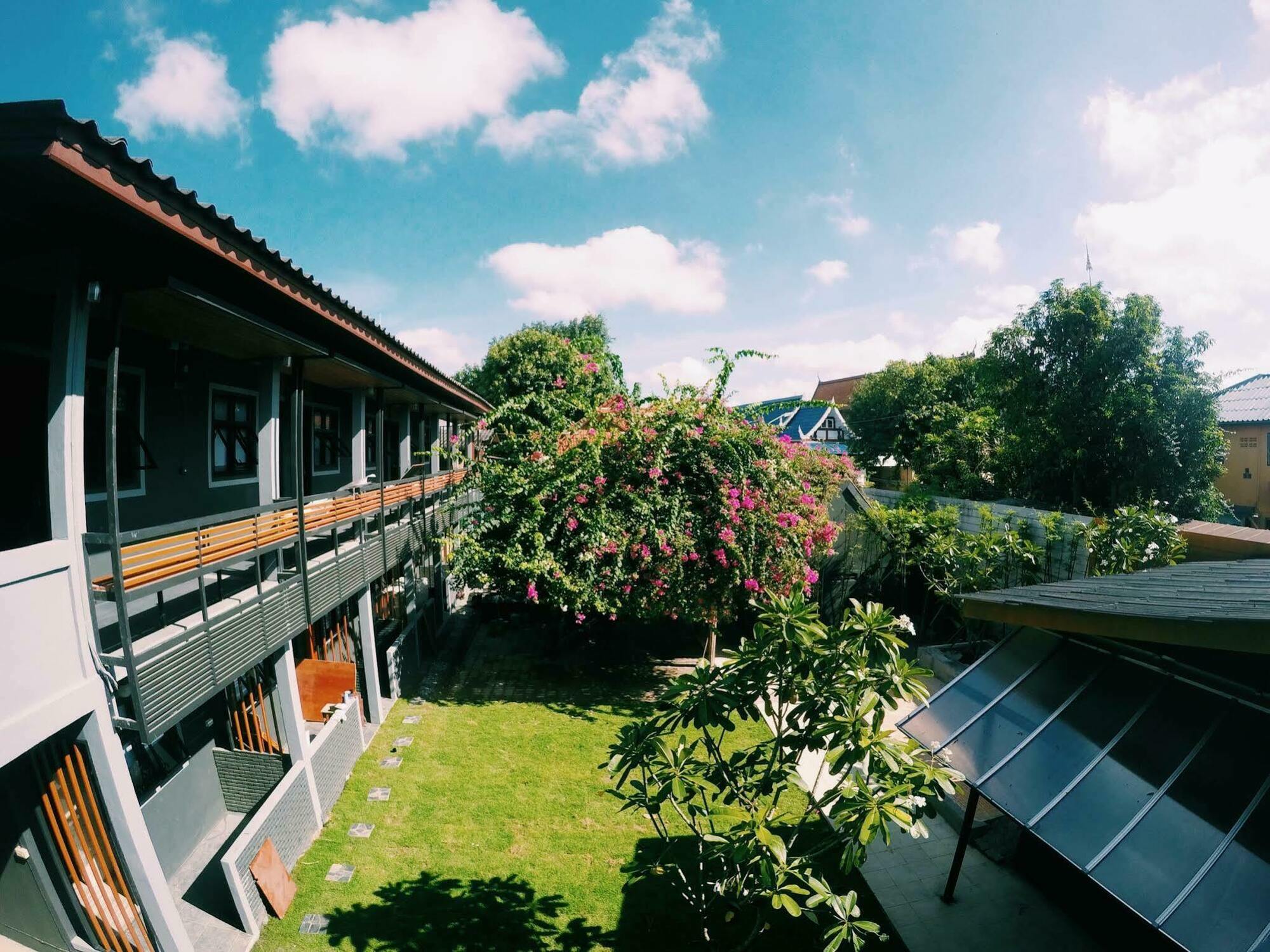 Chiangmai Moli Inn (Adults Only) Chiang Mai Exterior foto